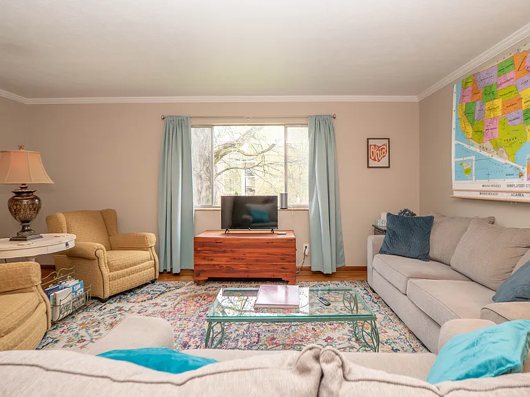 1755 Cromwell Dr — Photo 3