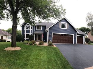9817 Lee Dr, Eden Prairie, MN 55347