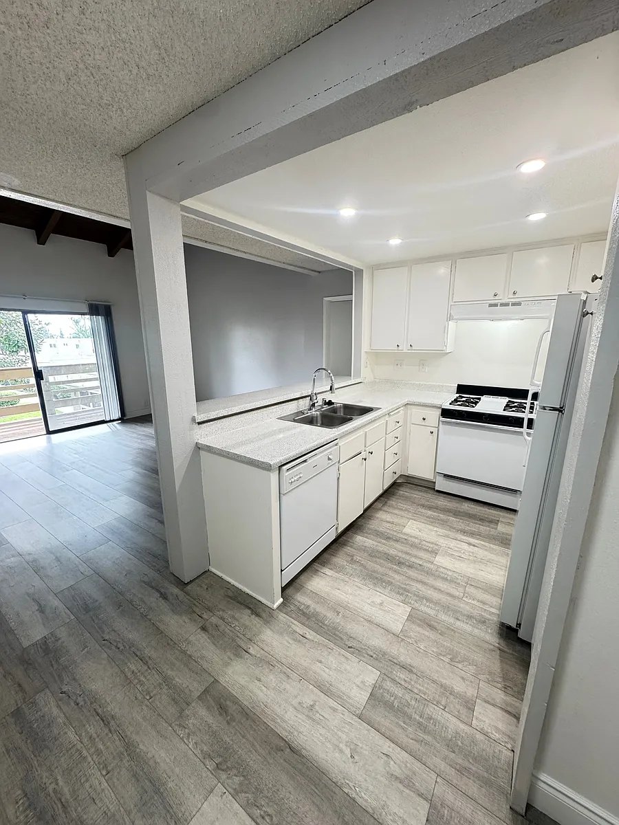 Building Photo - 1133 E Alosta Ave #B201