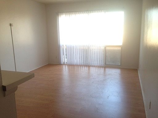 3rd image of 1018 N Mariposa Ave APT 23
