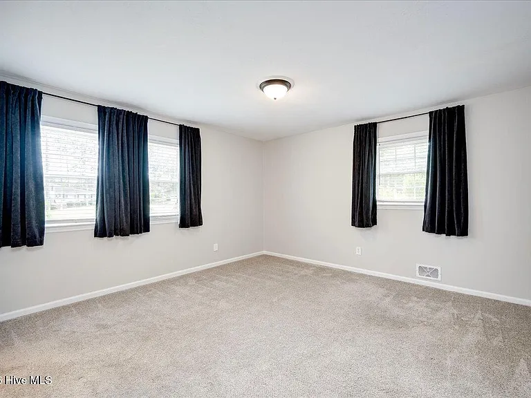 933 Campbellton Dr — Photo 16