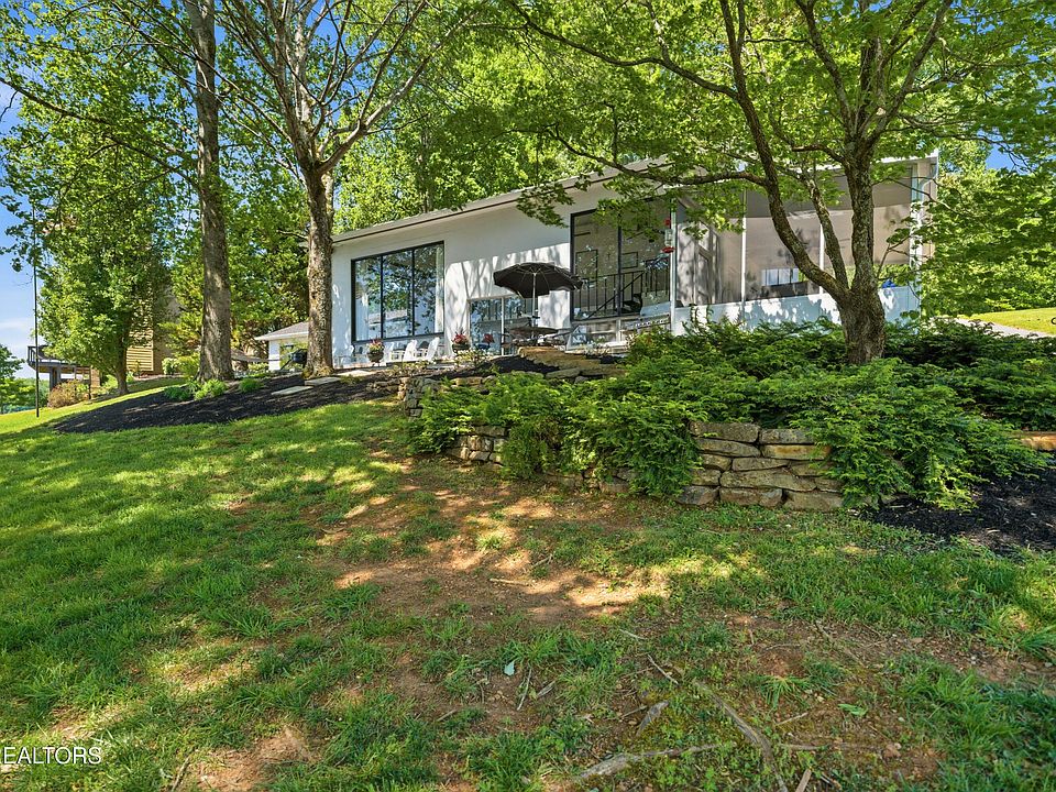 37th image of 235 Phillips Dr