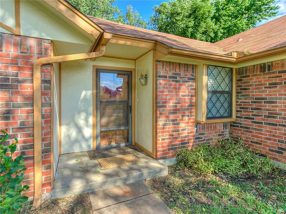 1st image of 105 N Greengate Dr