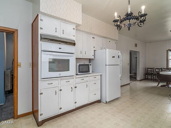 4th image of 106 Hill Ave N