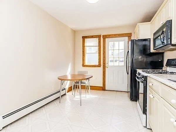 153-155 Alder St #1 — Photo 4