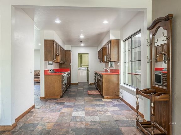 5th image of 370 Ranch Rd