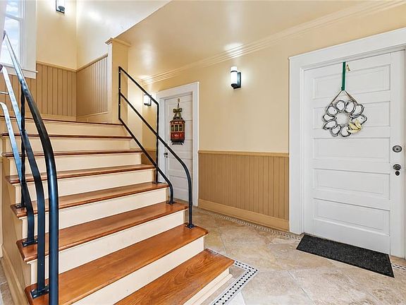 4th image of 411 Lowerline St APT B