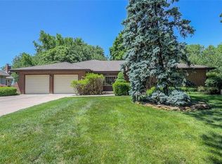 2212 W 119th Ter, Leawood, KS 66209
