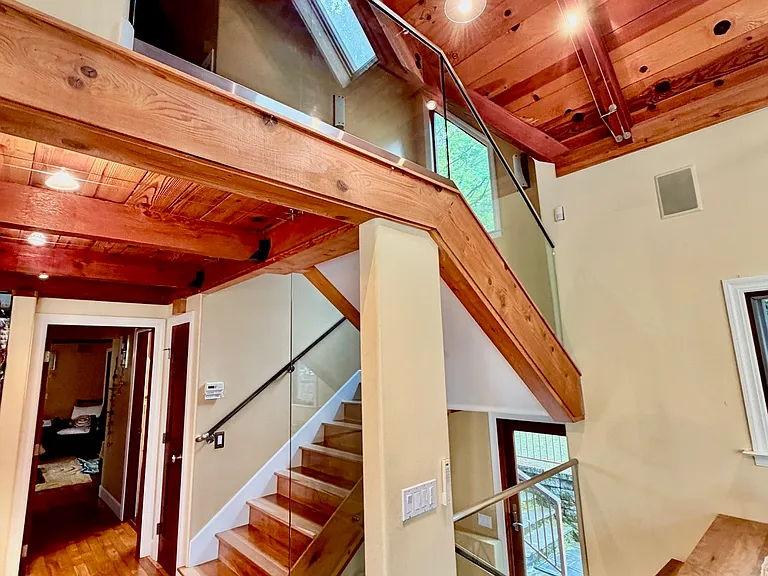 370 Marion Ave — Photo 14