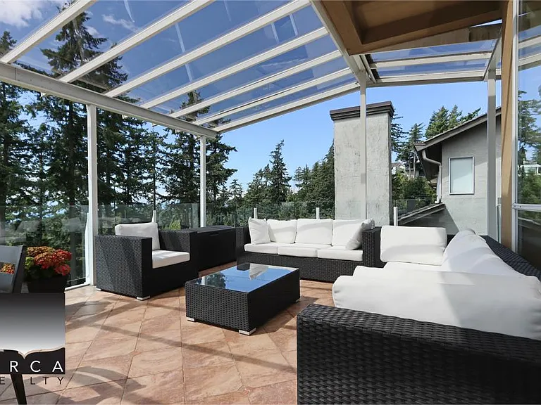 5060 Pinetree Cres — Photo 32