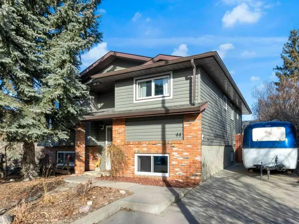 44 S Sprucegrove Cres SE, Airdrie, AB T4B 1V7