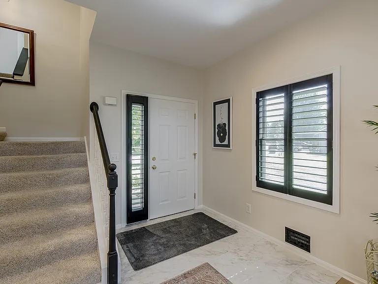 300 Stratford Ln #300 — Photo 36
