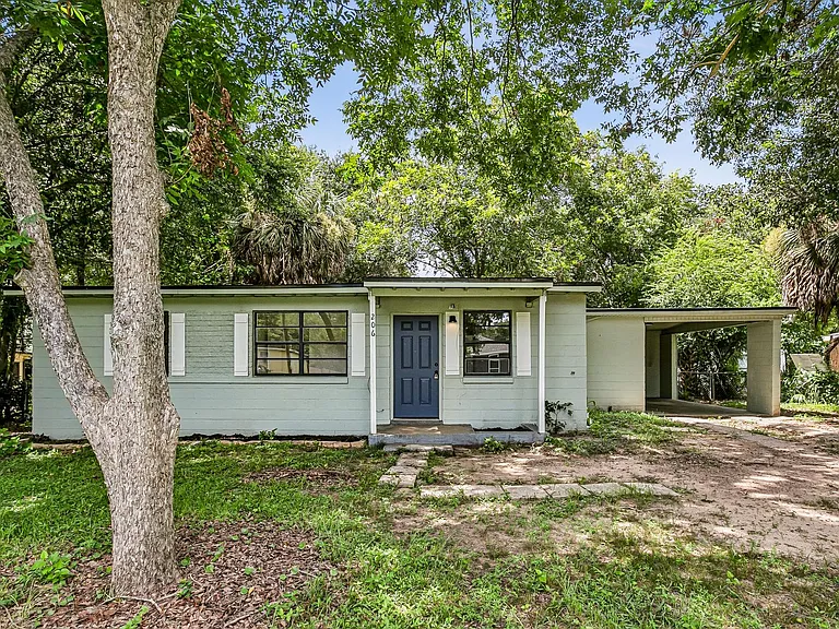 206 Edison Dr — Photo 2