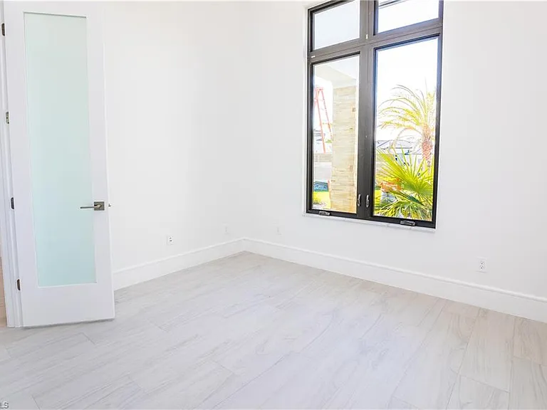 231 Legacy Ct — Photo 21