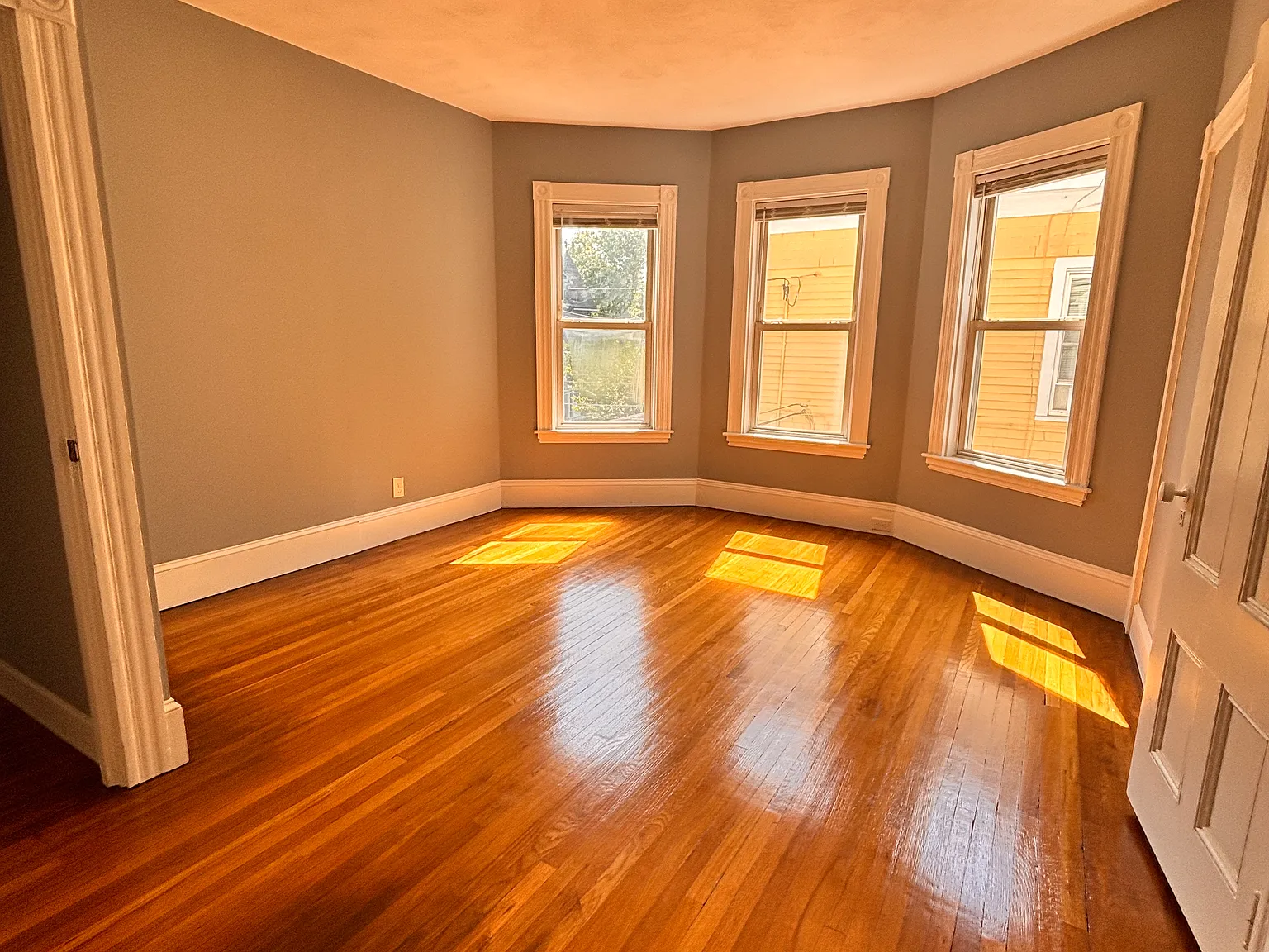 4 bed, 1908 sqft, $4,250 — Photo 4