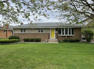 6121 Hawthorne St, Rosemont, IL 60018