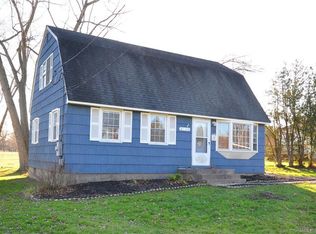 10 Sadler St, Windsor Locks, CT 06096