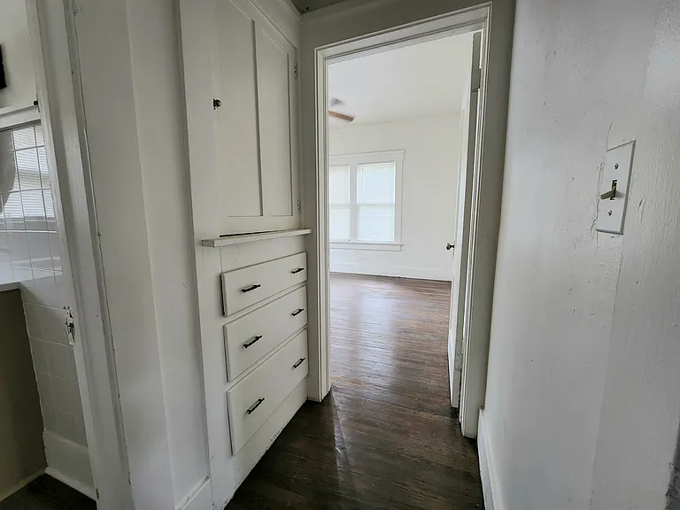 1946 NW 15th Streetmain House — Photo 17