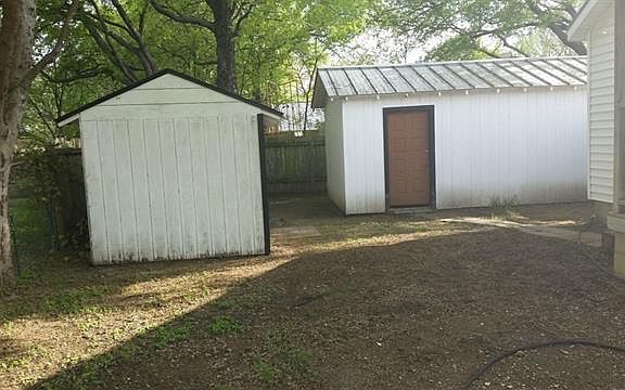 4th image of 614 N Denton Ave