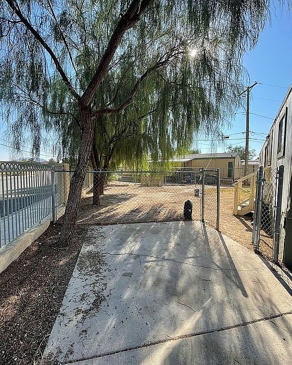 1st image of 4976 Stanley Ave Trailer 21