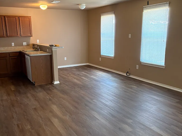 110 Ewing St — Photo 3