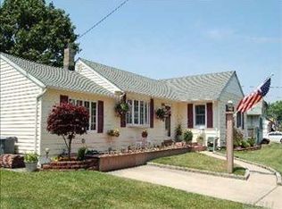 8 Tappan Ave, Babylon, NY 11702