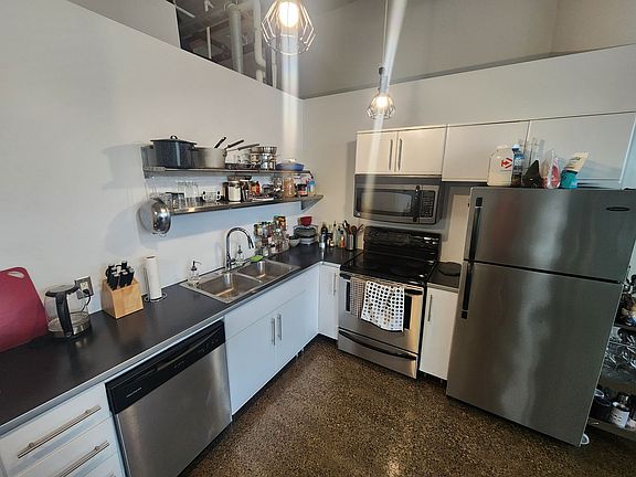 5th image of 500 Robert St Unit 203