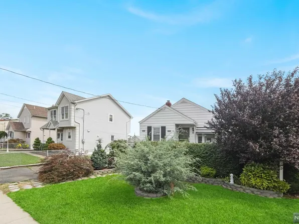 122 5th St, Saddle Brook, NJ 07663