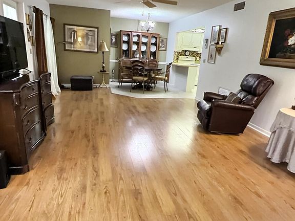 5th image of 3531 PINE TREE Court #B-1