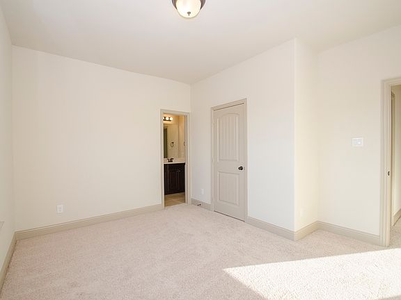 3rd image of 939 Whitehall Dr