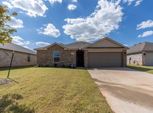 10517 SW 37th St, Mustang, OK 73064