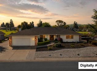 860 S Ridgemark Dr, Hollister, CA 95023