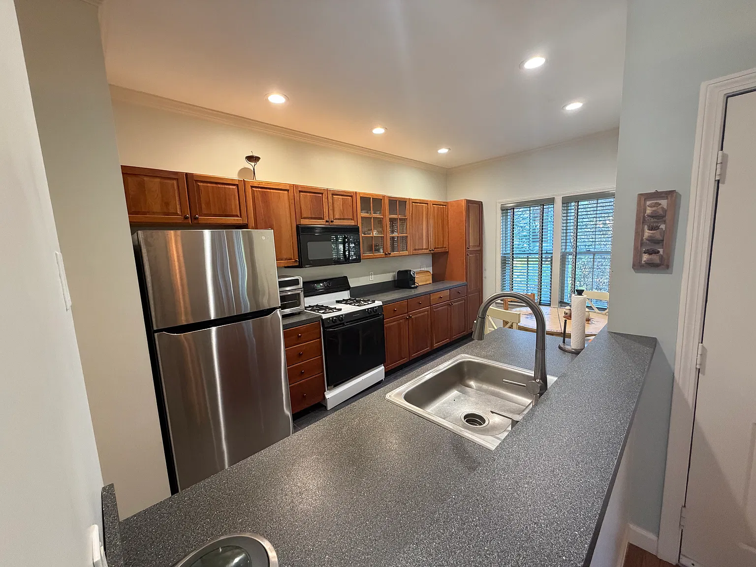 2 bed, 1.5 bath, 1232 sqft, $2,800 — Photo 4