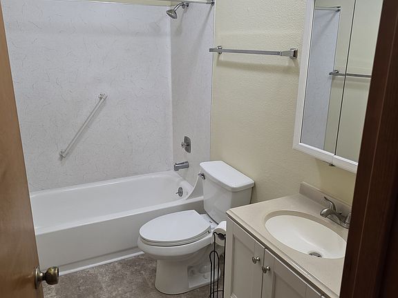 4th image of 14410 SE Woodland Way