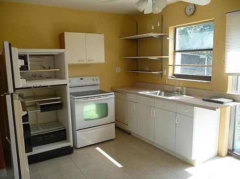 4th image of 4370 SW 22nd Ct