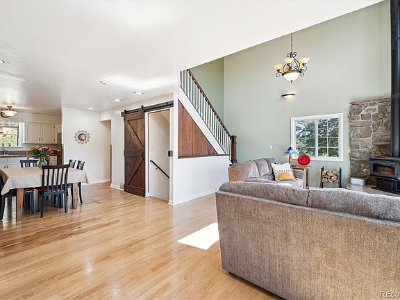 5th image of 32392 Lodgepole Dr