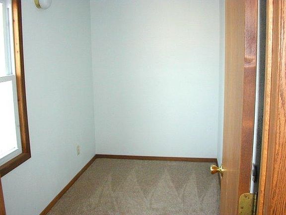 4th image of 608 Ten Hills St