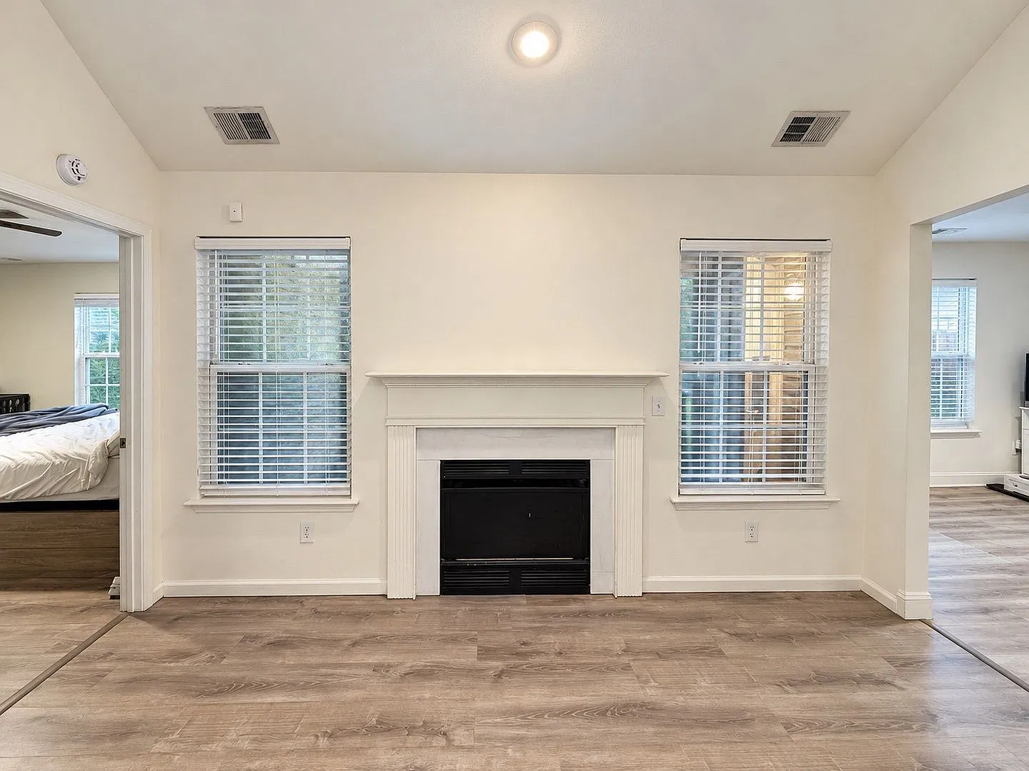 3 bed, 2.0 bath, 1803 sqft, $2,600 — Photo 2
