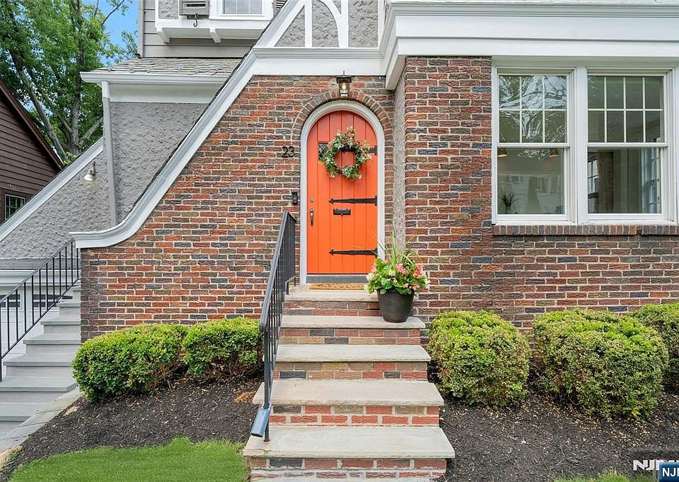 1st image of 23 Broadview Ave