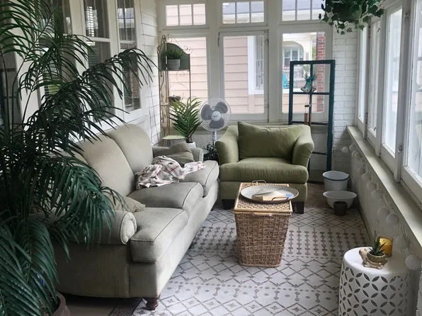 2174 N 61st St, Wauwatosa, WI 53213