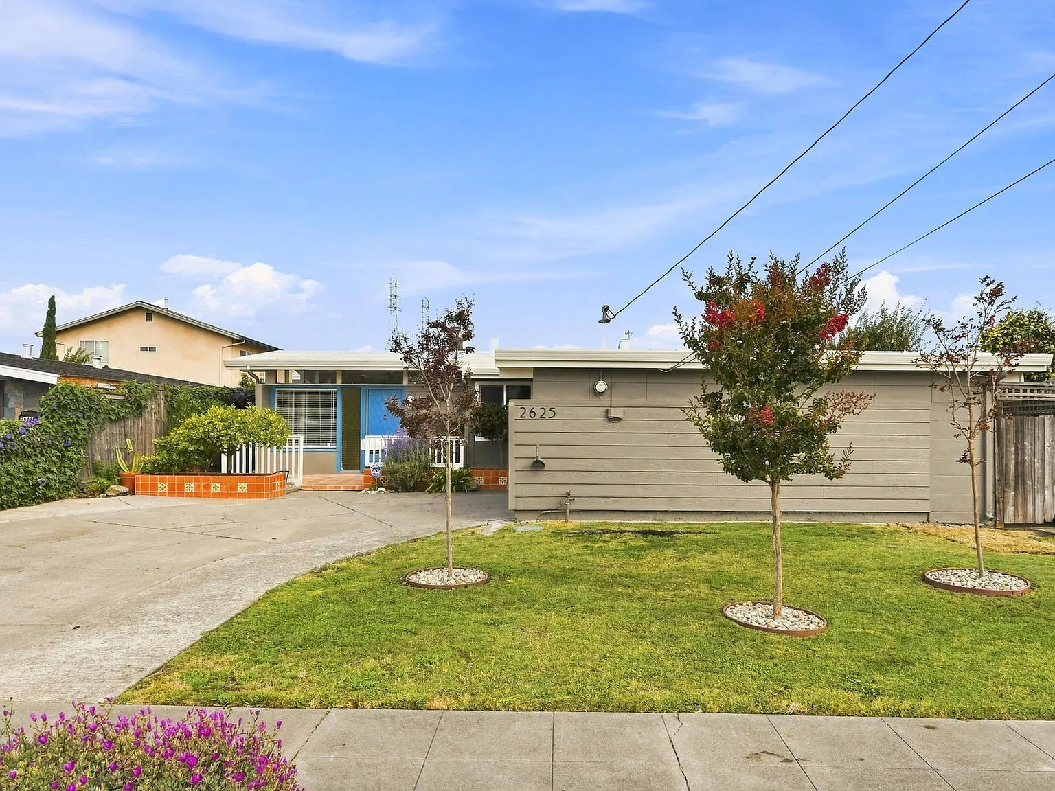 3 bed, 1128 sqft, $3,495 — Photo 2