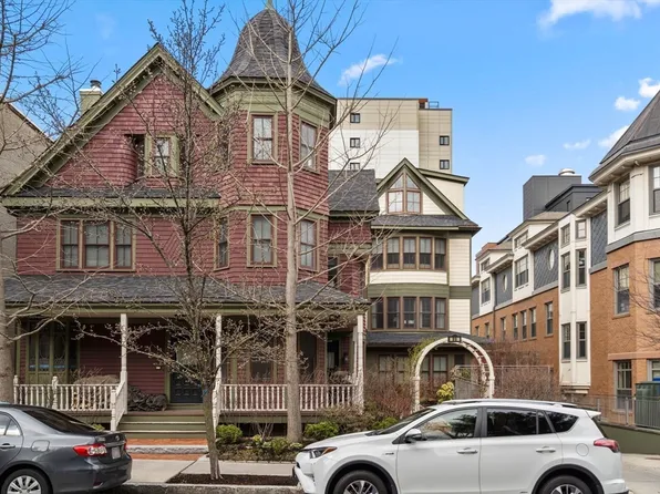99 Winchester St APT 4, Brookline, MA 02446