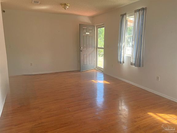 4th image of 211 E Fisher St