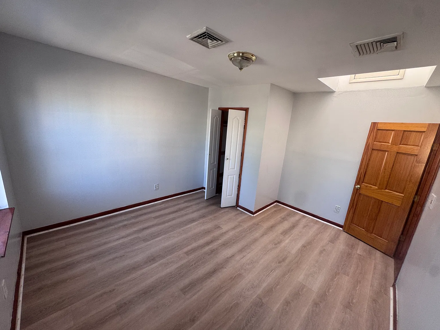 32 Lewis Ave — Photo 3
