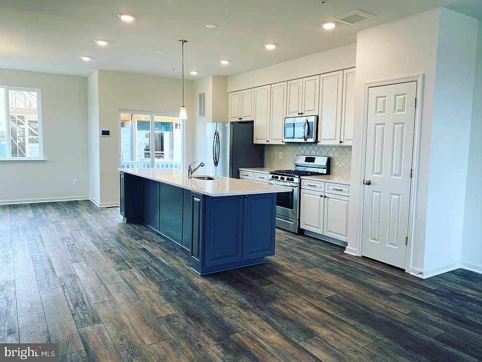 1st image of 254 Jessica Lyn Ave #10