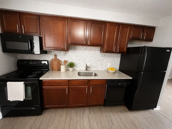 649 Maple Rd, 649 W Maple Rd APT 4, Clawson, MI 48017