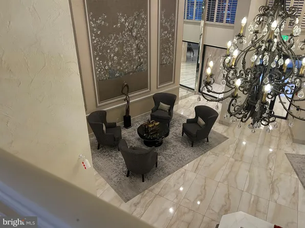 10211 Valley Forge Cir #211, King Of Prussia, PA 19406