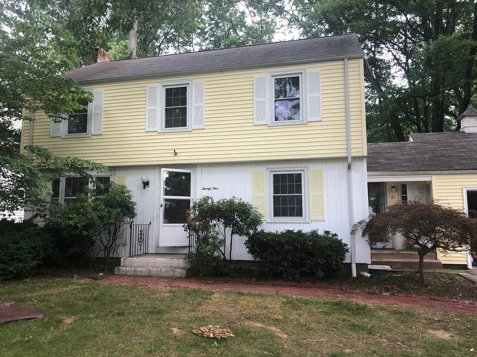 21 Iroquois Rd — Photo 3