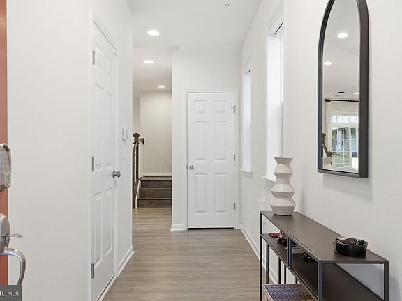 3rd image of 10237 Travilah Grove Cir