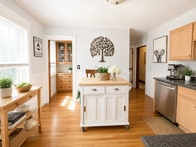 17 Auburndale Ave — Photo 5